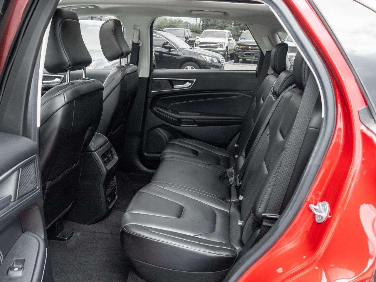 2022 Ford Edge Titanium Photo