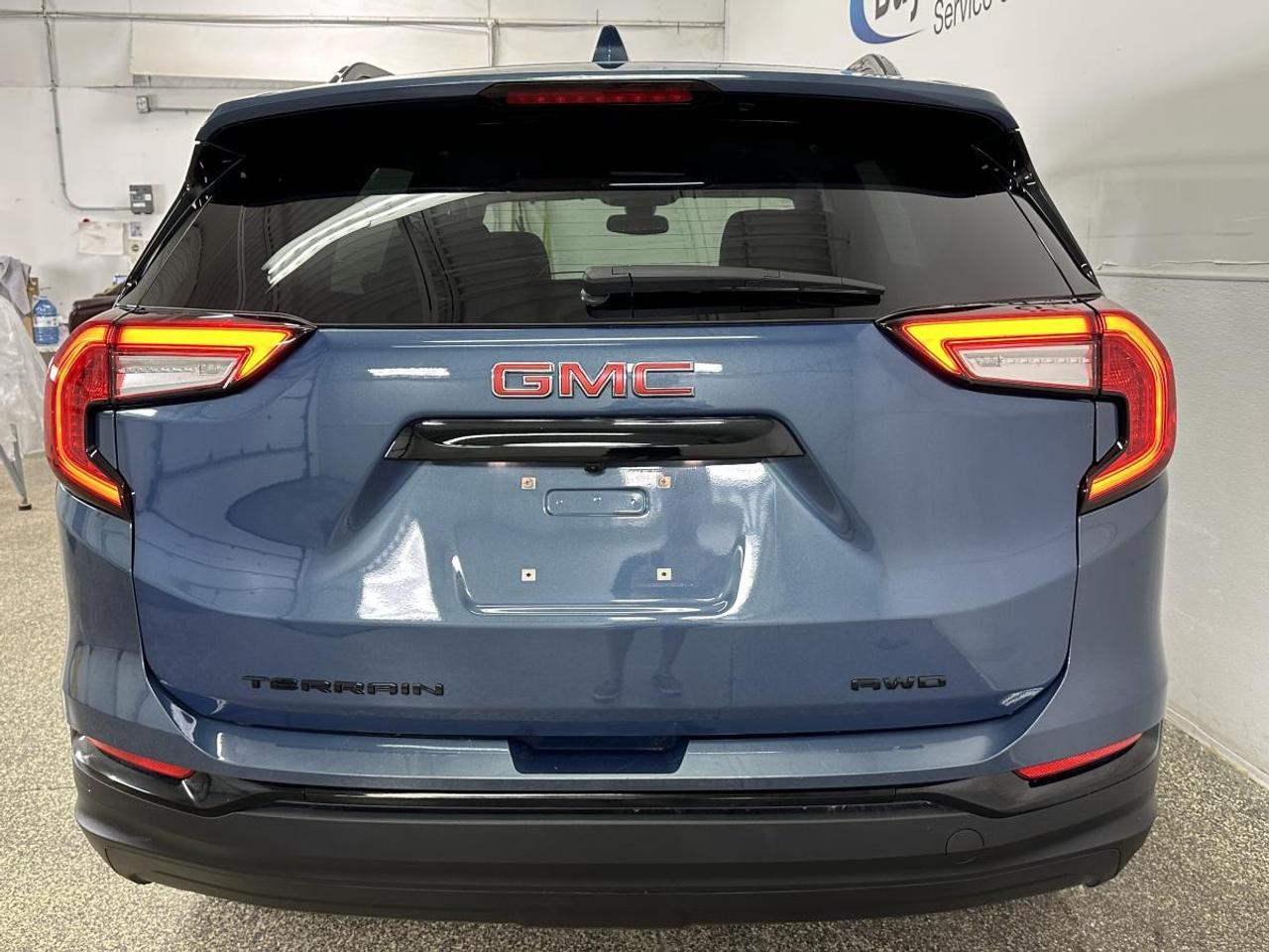 2024 GMC Terrain SLE/AWD/28000KM/OFF 1 OWNER GMAC LEASE! Photo