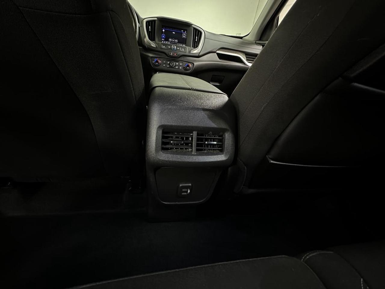 2024 GMC Terrain SLE/AWD/28000KM/OFF 1 OWNER GMAC LEASE! Photo