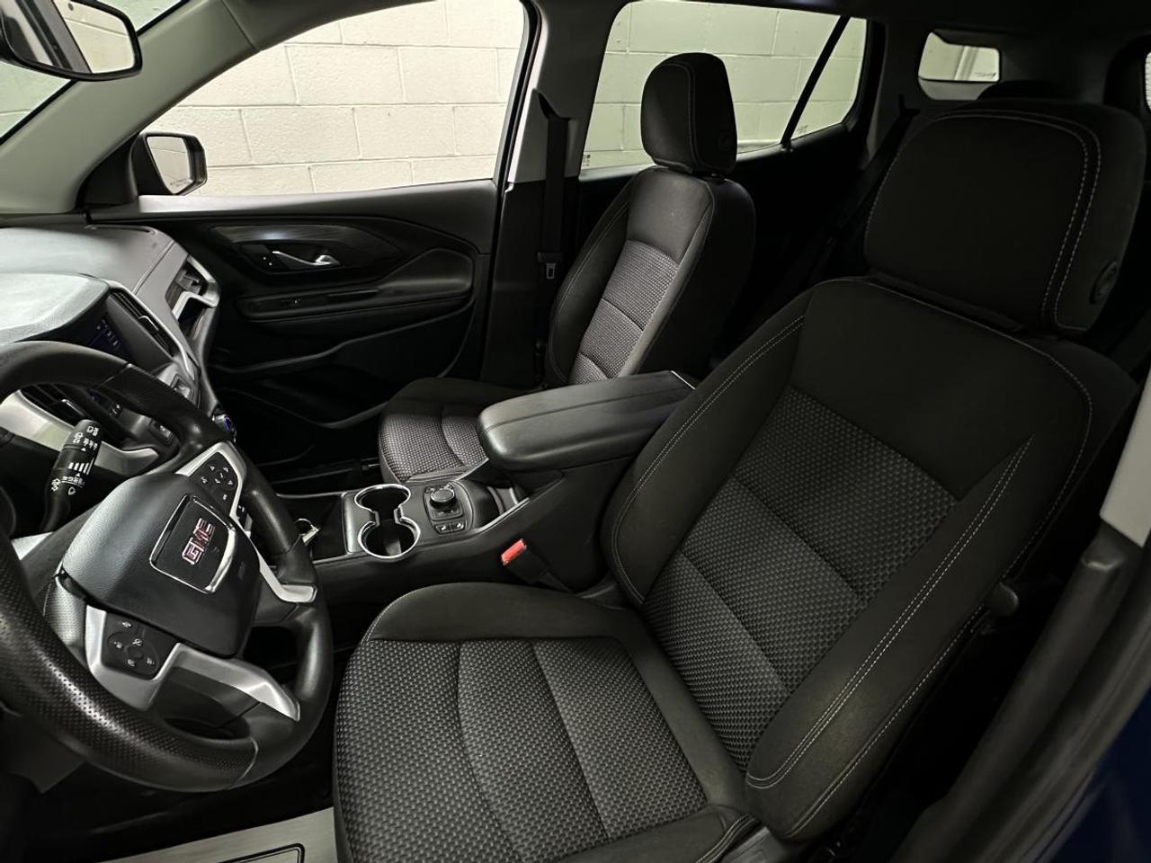 2024 GMC Terrain SLE/AWD/28000KM/OFF 1 OWNER GMAC LEASE! Photo