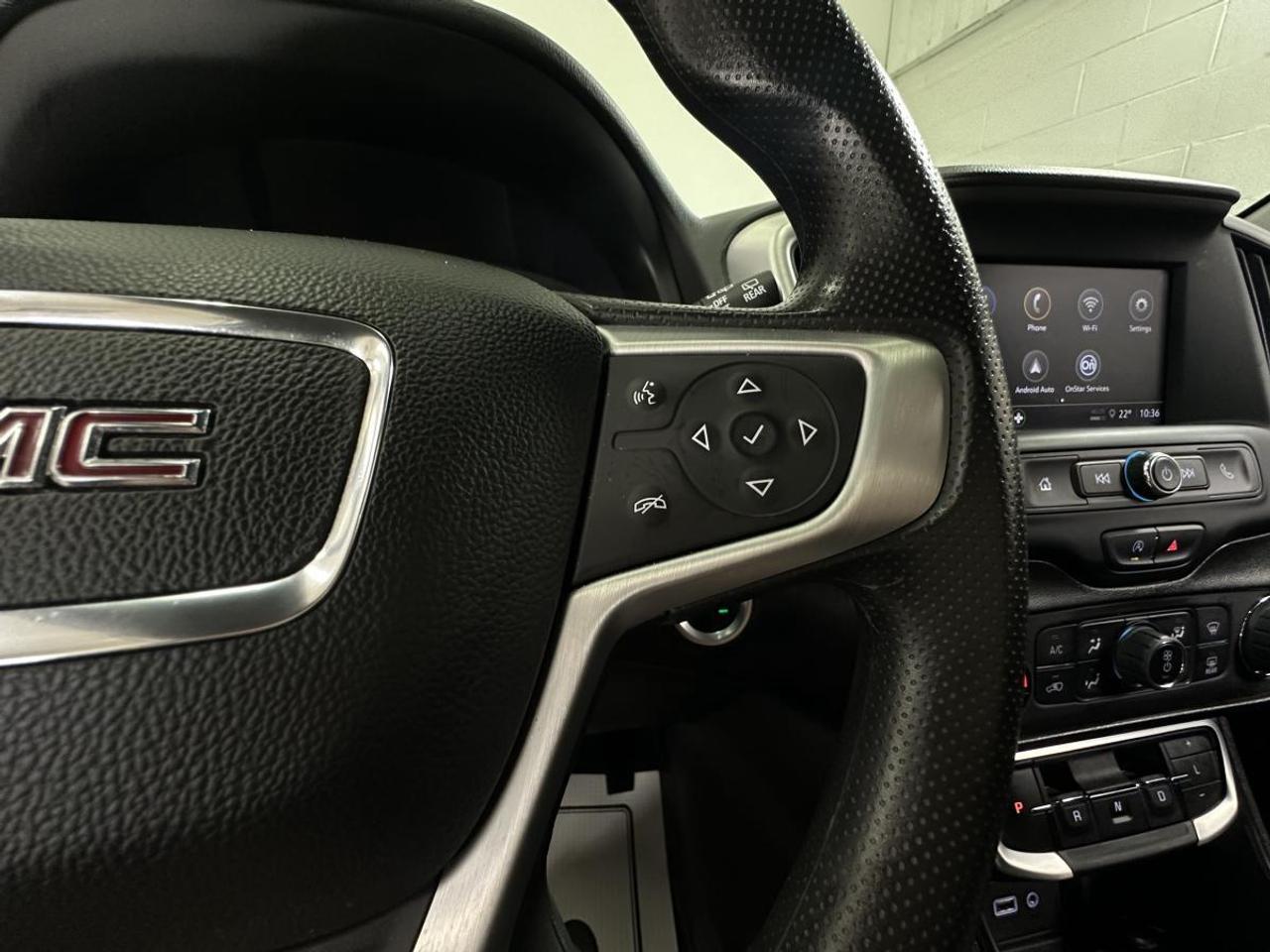 2024 GMC Terrain SLE/AWD/28000KM/OFF 1 OWNER GMAC LEASE! Photo