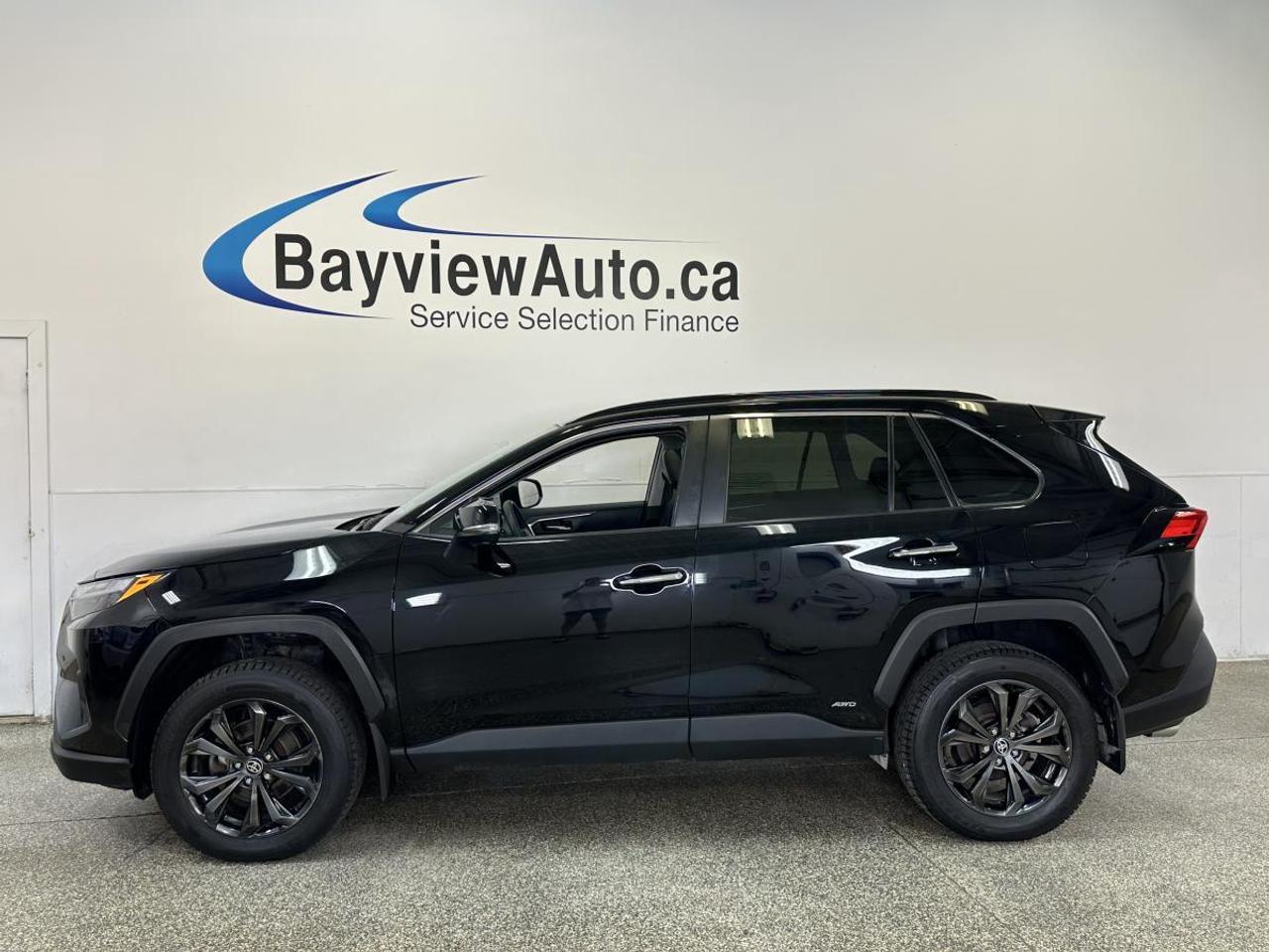 2023 Toyota RAV4 Hybrid Limited LIMITED/HYBRID/AWD/LEATHER/NAVI/ROOF/1 OWNER LEASE RETURN! Photo