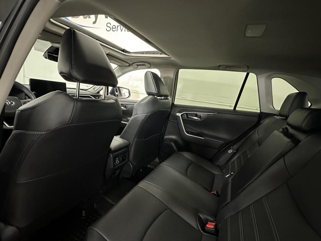 2023 Toyota RAV4 Hybrid Limited LIMITED/HYBRID/AWD/LEATHER/NAVI/ROOF/1 OWNER LEASE RETURN! Photo