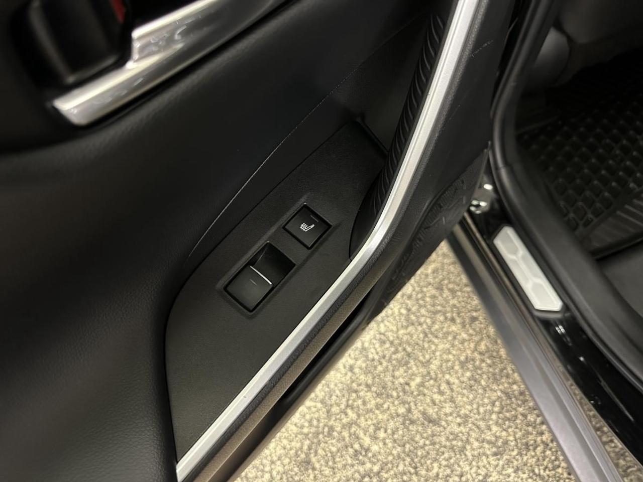 2023 Toyota RAV4 Hybrid Limited LIMITED/HYBRID/AWD/LEATHER/NAVI/ROOF/1 OWNER LEASE RETURN! Photo