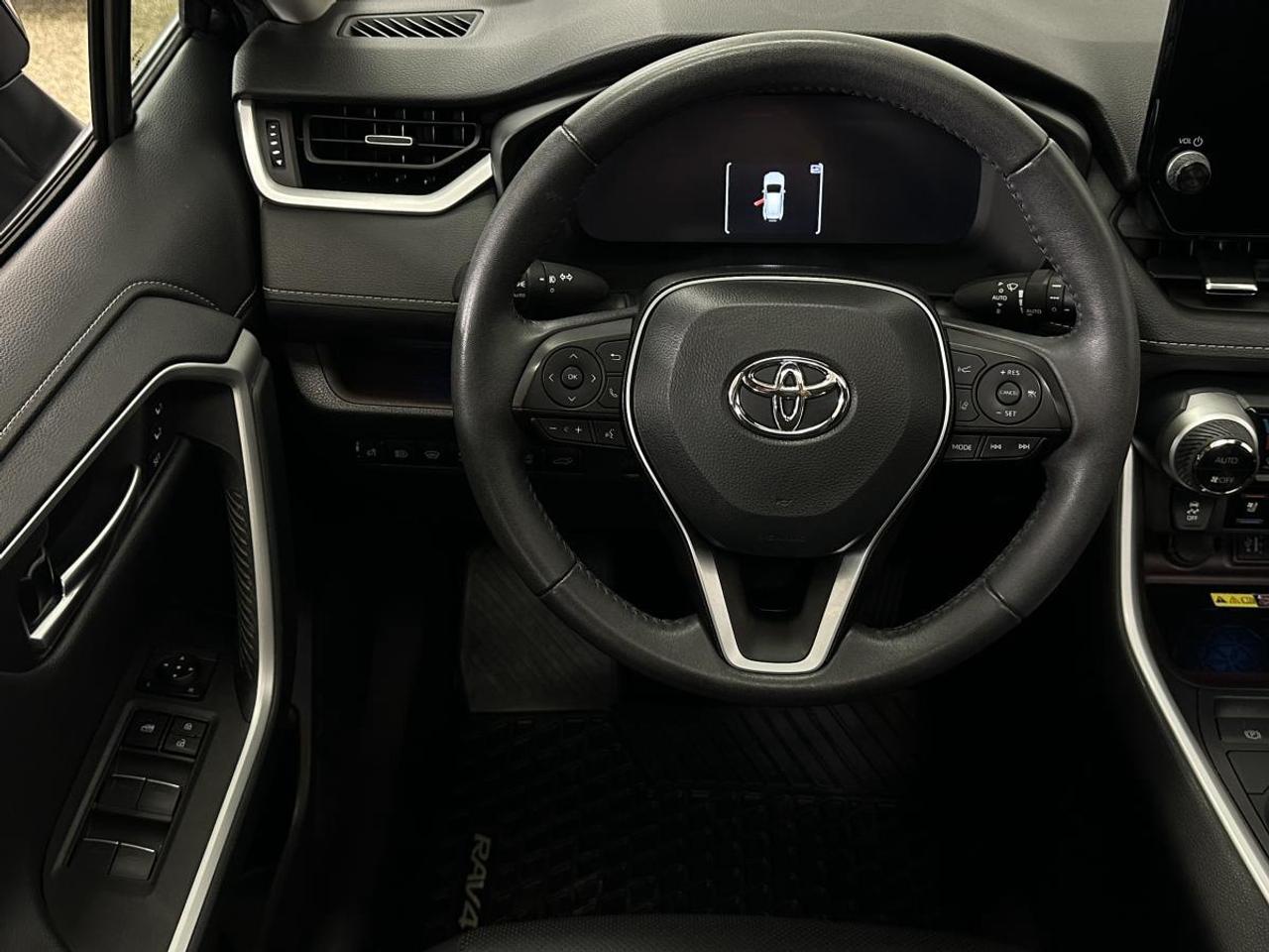2023 Toyota RAV4 Hybrid Limited LIMITED/HYBRID/AWD/LEATHER/NAVI/ROOF/1 OWNER LEASE RETURN! Photo