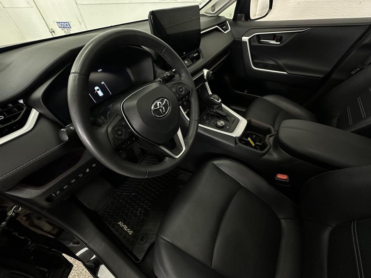 2023 Toyota RAV4 Hybrid Limited LIMITED/HYBRID/AWD/LEATHER/NAVI/ROOF/1 OWNER LEASE RETURN! Photo