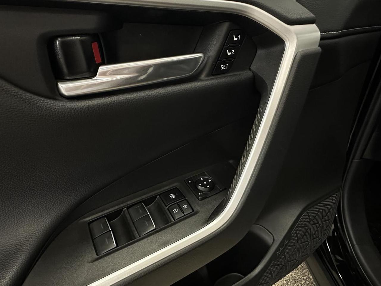 2023 Toyota RAV4 Hybrid Limited LIMITED/HYBRID/AWD/LEATHER/NAVI/ROOF/1 OWNER LEASE RETURN! Photo