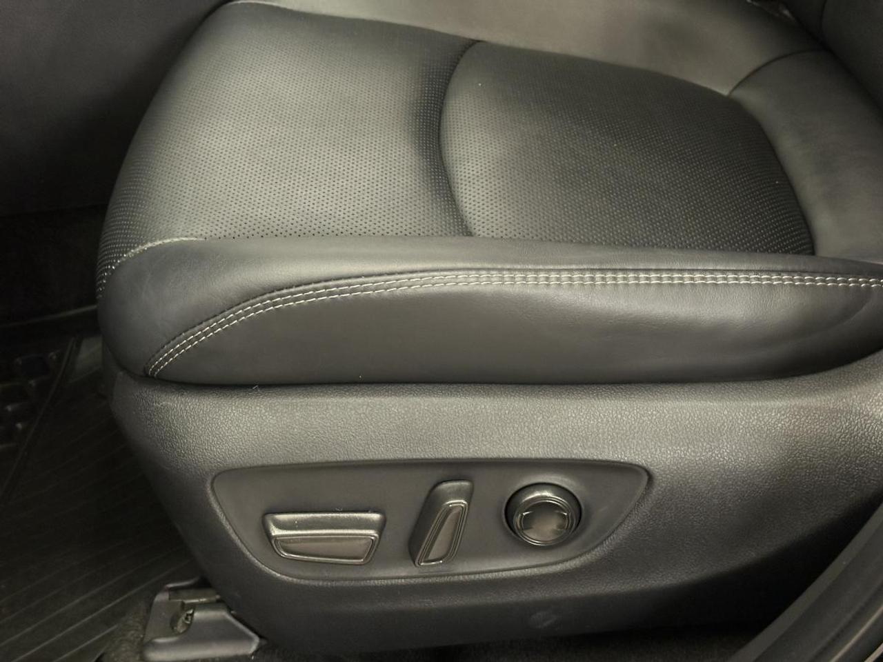 2023 Toyota RAV4 Hybrid Limited LIMITED/HYBRID/AWD/LEATHER/NAVI/ROOF/1 OWNER LEASE RETURN! Photo