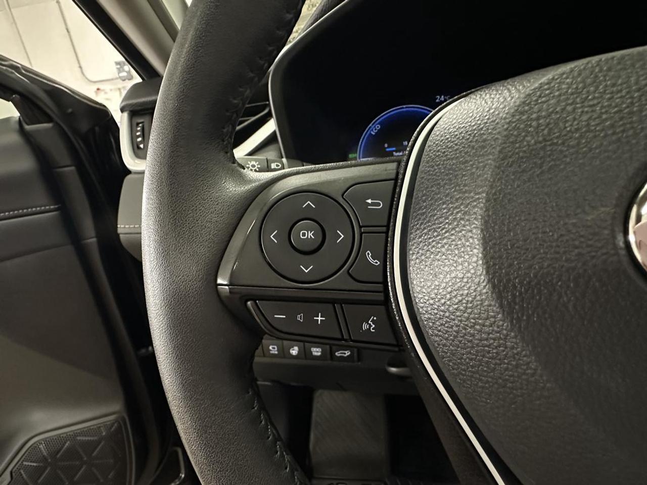 2023 Toyota RAV4 Hybrid Limited LIMITED/HYBRID/AWD/LEATHER/NAVI/ROOF/1 OWNER LEASE RETURN! Photo