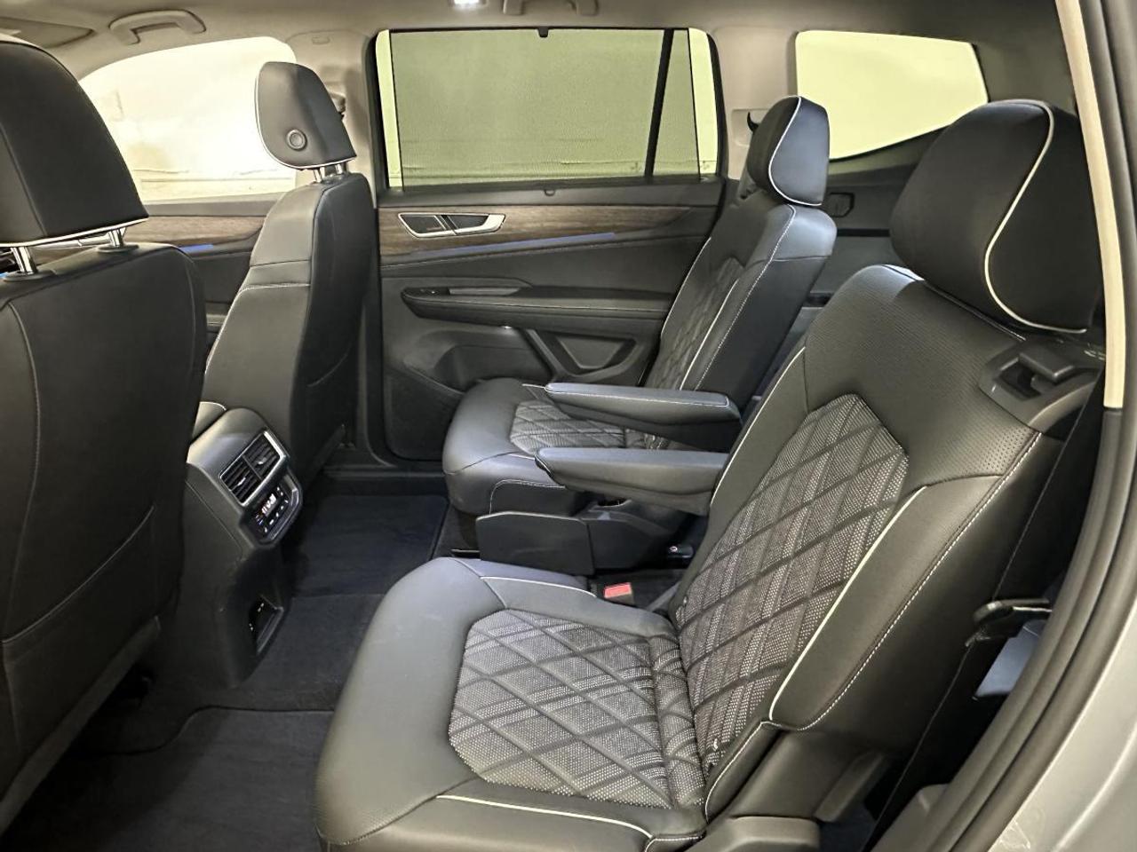 2026 Volkswagen Atlas 2.0 TSI Execline EXECLINE/4MOTION/AWD/7 PASSENGER/PANOROOF/MORE! Photo