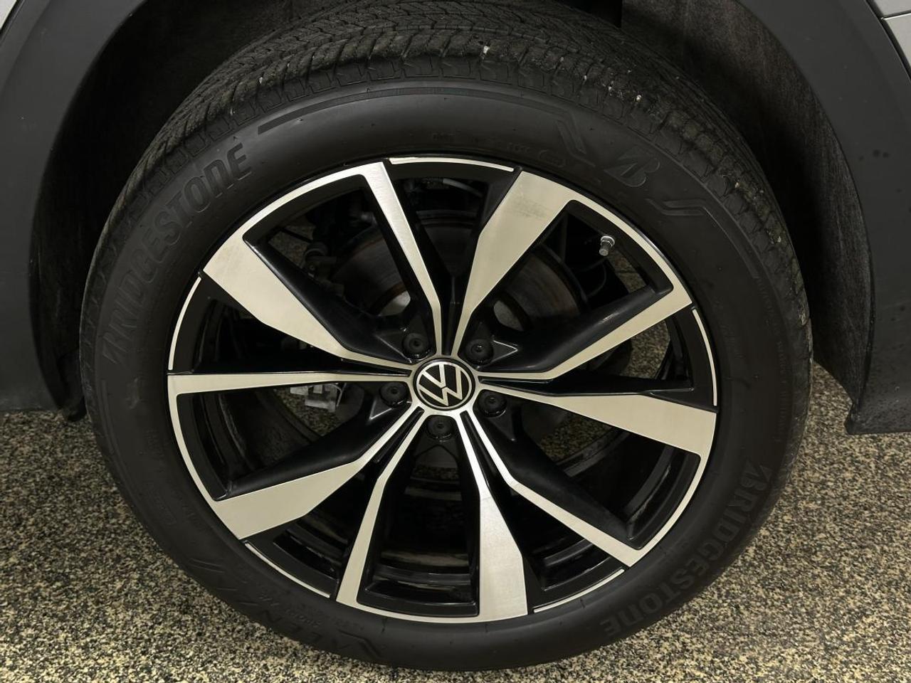 2026 Volkswagen Atlas 2.0 TSI Execline EXECLINE/4MOTION/AWD/7 PASSENGER/PANOROOF/MORE! Photo