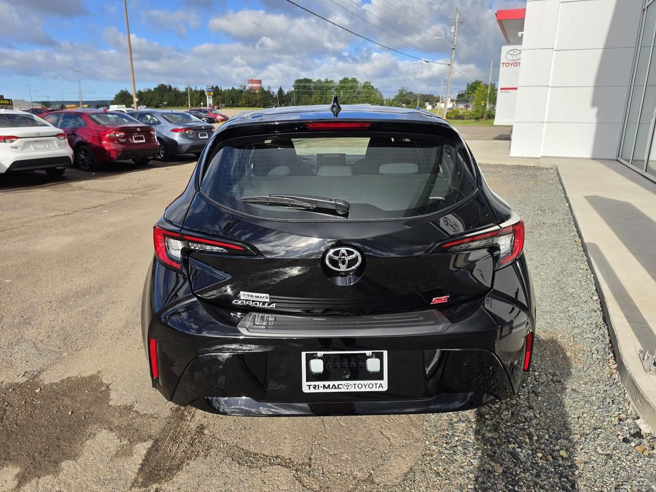 2027 Toyota Corolla COROLLA HATCHBACK SE Photo3