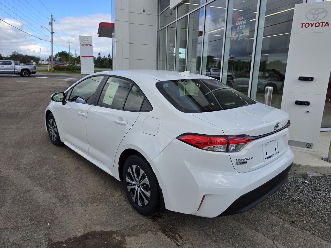 2026 Toyota Corolla COROLLA HYBRID LE Photo2