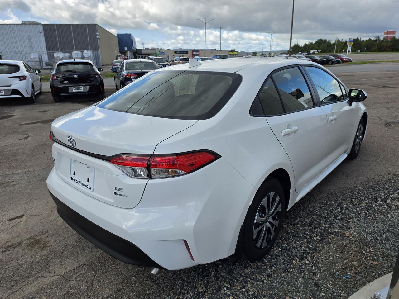 2026 Toyota Corolla COROLLA HYBRID LE Photo4