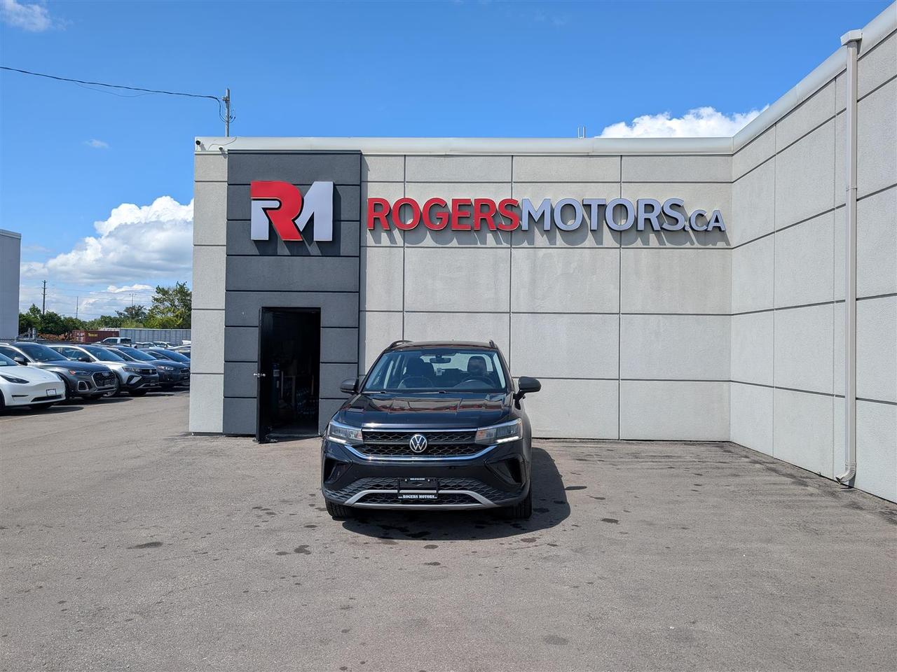 2023 Volkswagen Taos 4MOTION - CARPLAY - REV CAM - TECH FEATS Photo