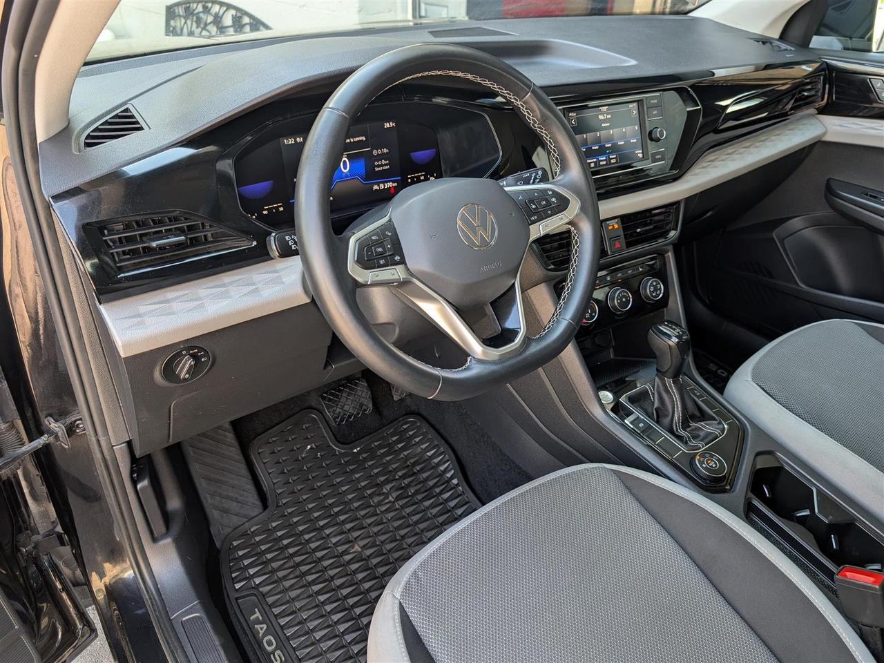 2023 Volkswagen Taos 4MOTION - CARPLAY - REV CAM - TECH FEATS Photo