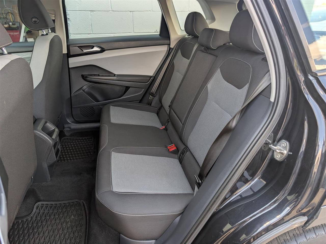 2023 Volkswagen Taos 4MOTION - CARPLAY - REV CAM - TECH FEATS Photo