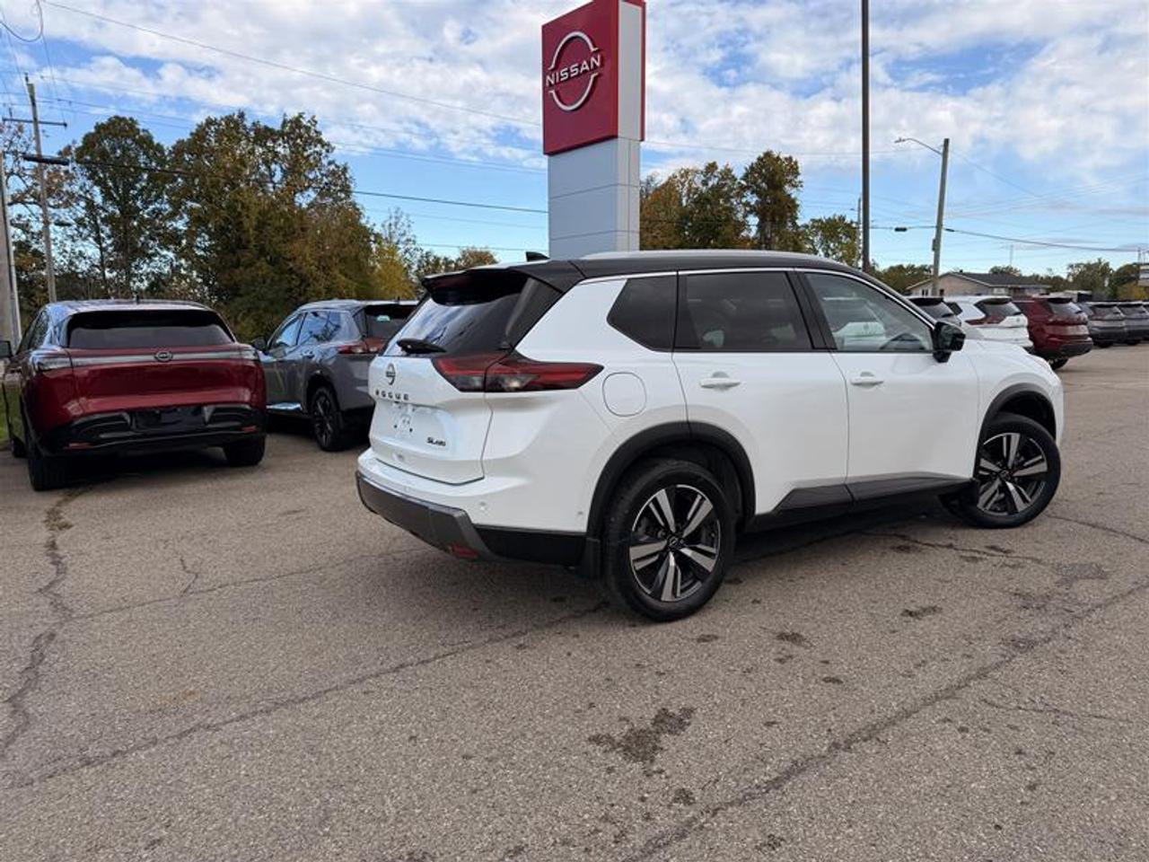 2024 Nissan Rogue AWD SL Photo