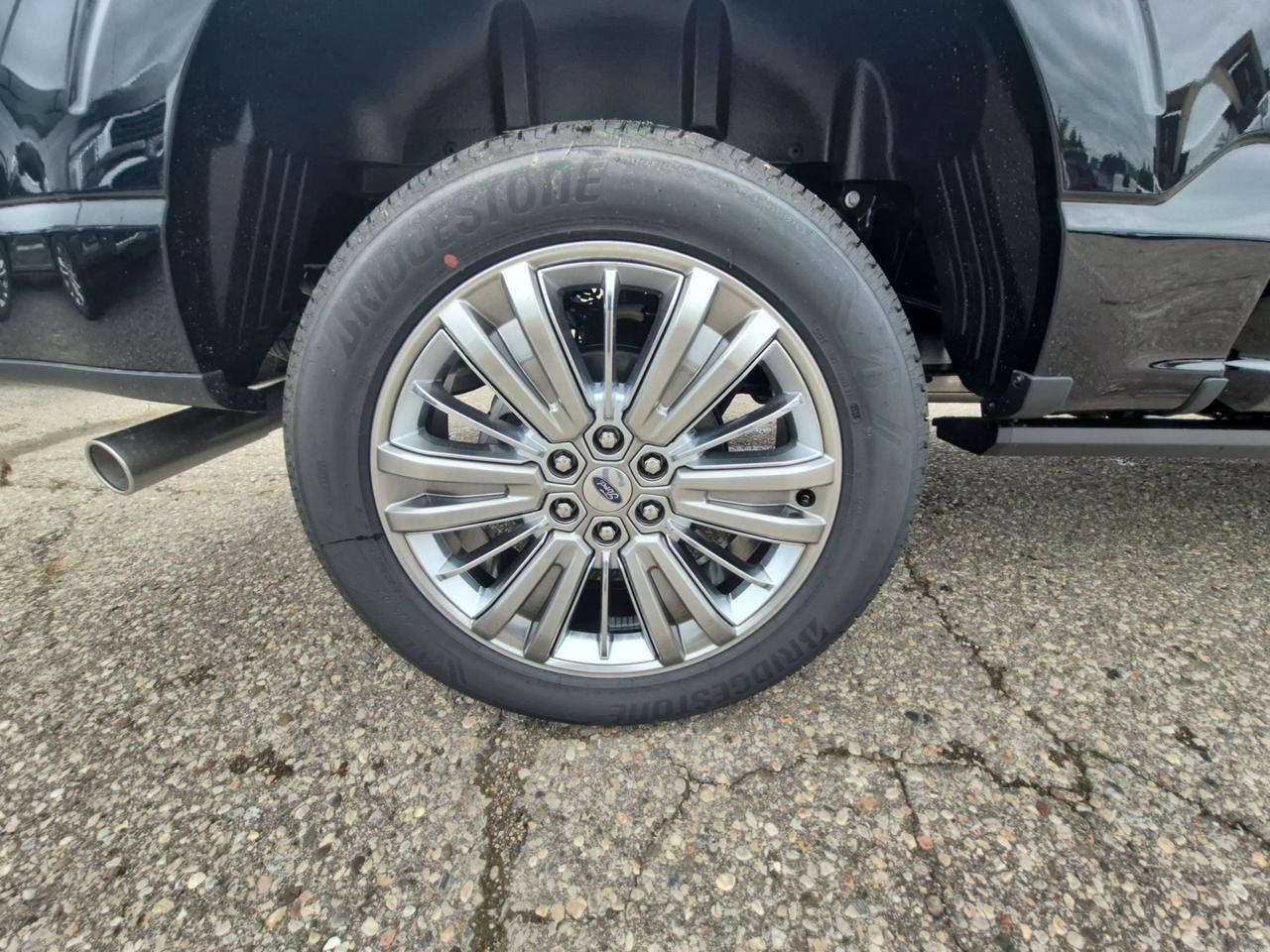 2026 Ford F-150 PLATINUM HYBRID!!! LOADED, TWIN PANEL MOONROOF Photo4