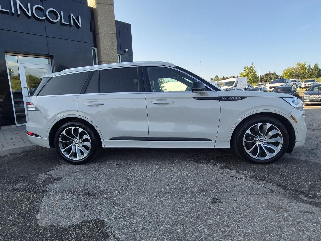 2021 Lincoln Aviator LOCAL TRADE! PLUG-IN HYBRID! LOADED, 21'S! Photo1