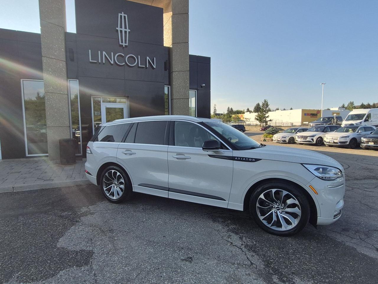 2021 Lincoln Aviator LOCAL TRADE! PLUG-IN HYBRID! LOADED, 21'S! Photo0