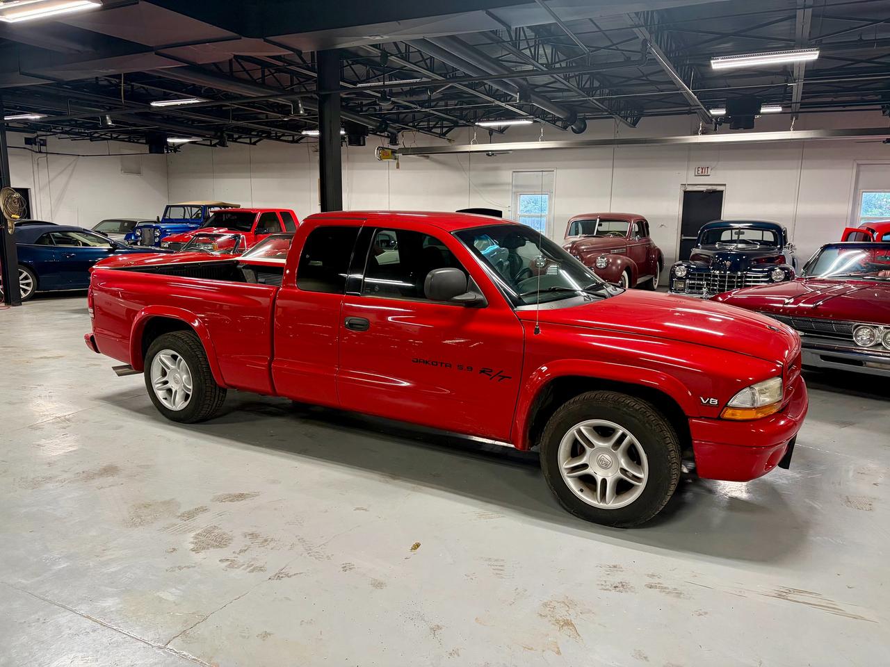 <p>R/T Sport Dakota Club Cab!! Powered by a 5.9L V8 MPI 4-Spd Automatic Transmission, 22 Gallon Fuel Tank, Power Windows, Power Locks, Power Drivers Seat, 3.92 Rear Axle Ratio, Anti-spin Differential Rear Axle, Power Mirrors, Keyless Entry, AM/FM/CD Player, Speed Control and a little more.</p><p>We&rsquo;ve proudly served Perth and the surrounding area for over 3 decades years, offering reliable vehicles at fair prices. We keep our prices competitive&mdash;often below market&mdash;and update them regularly so you know you&rsquo;re getting solid value. Our team is available 7 days a week to answer any questions online or in person Monday through Saturday.</p><p>* Additional costs may include: HST, Documentation Fee ($299), Licensing ($125), Carfax ($50) and/or OMVIC Fee ($22).Each deal is different, any additional fee(s) or bank financing fee(s) will be explained during your visit to the dealership.</p>