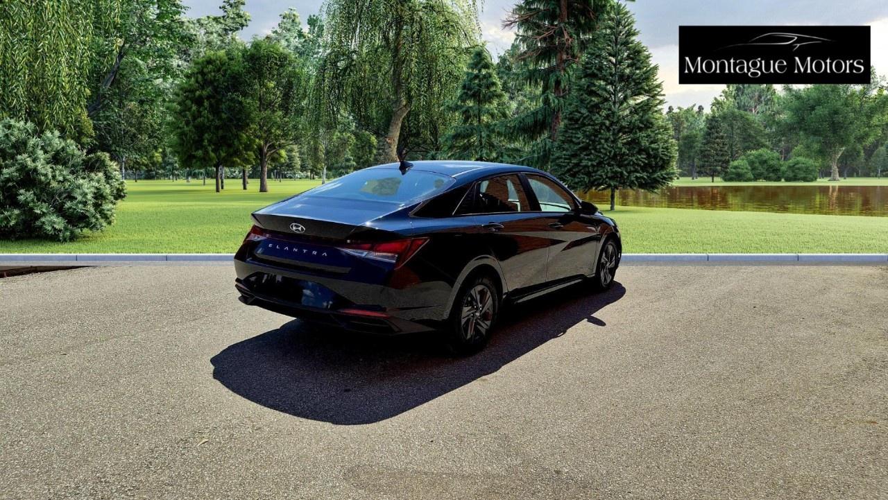 2023 Hyundai Elantra Preferred IVT w/Tech Pkg Photo4
