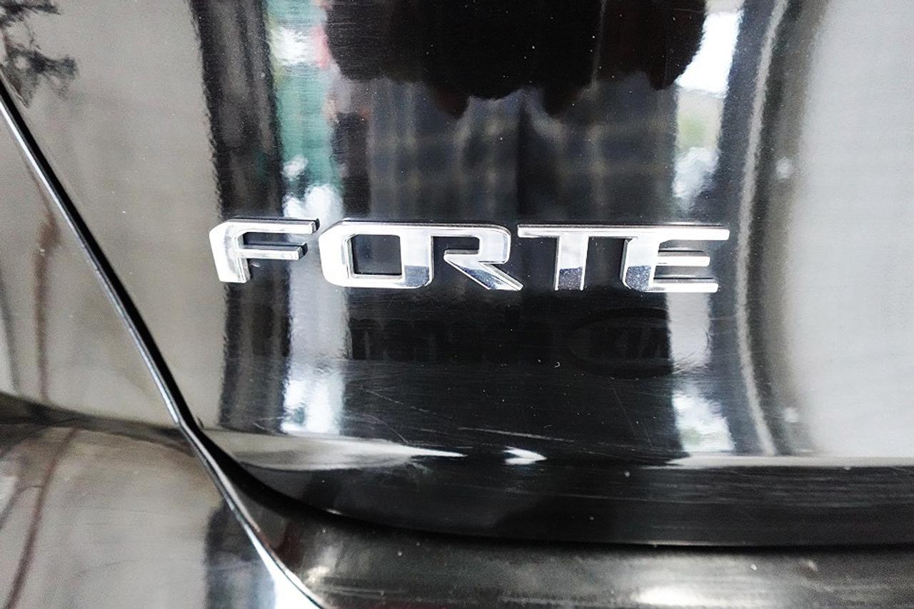 2015 Kia Forte LX+ LOW KM.ALL SERVICE RECORDS.0 CLAIM Photo