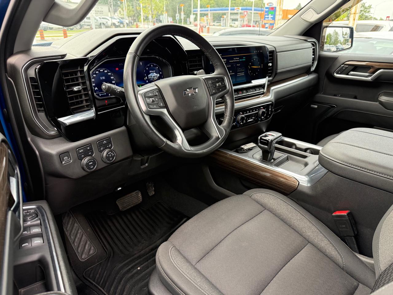 2023 Chevrolet Silverado 1500 RST 6.2L! Heated Steering and Seats ! Photo