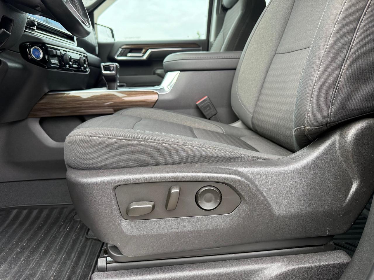 2023 Chevrolet Silverado 1500 RST 6.2L! Heated Steering and Seats ! Photo