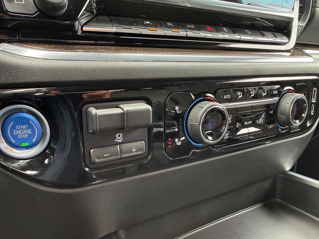 2023 Chevrolet Silverado 1500 RST 6.2L! Heated Steering and Seats ! Photo
