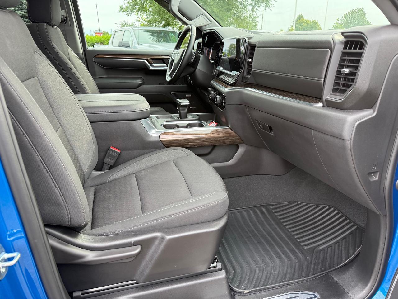 2023 Chevrolet Silverado 1500 RST 6.2L! Heated Steering and Seats ! Photo