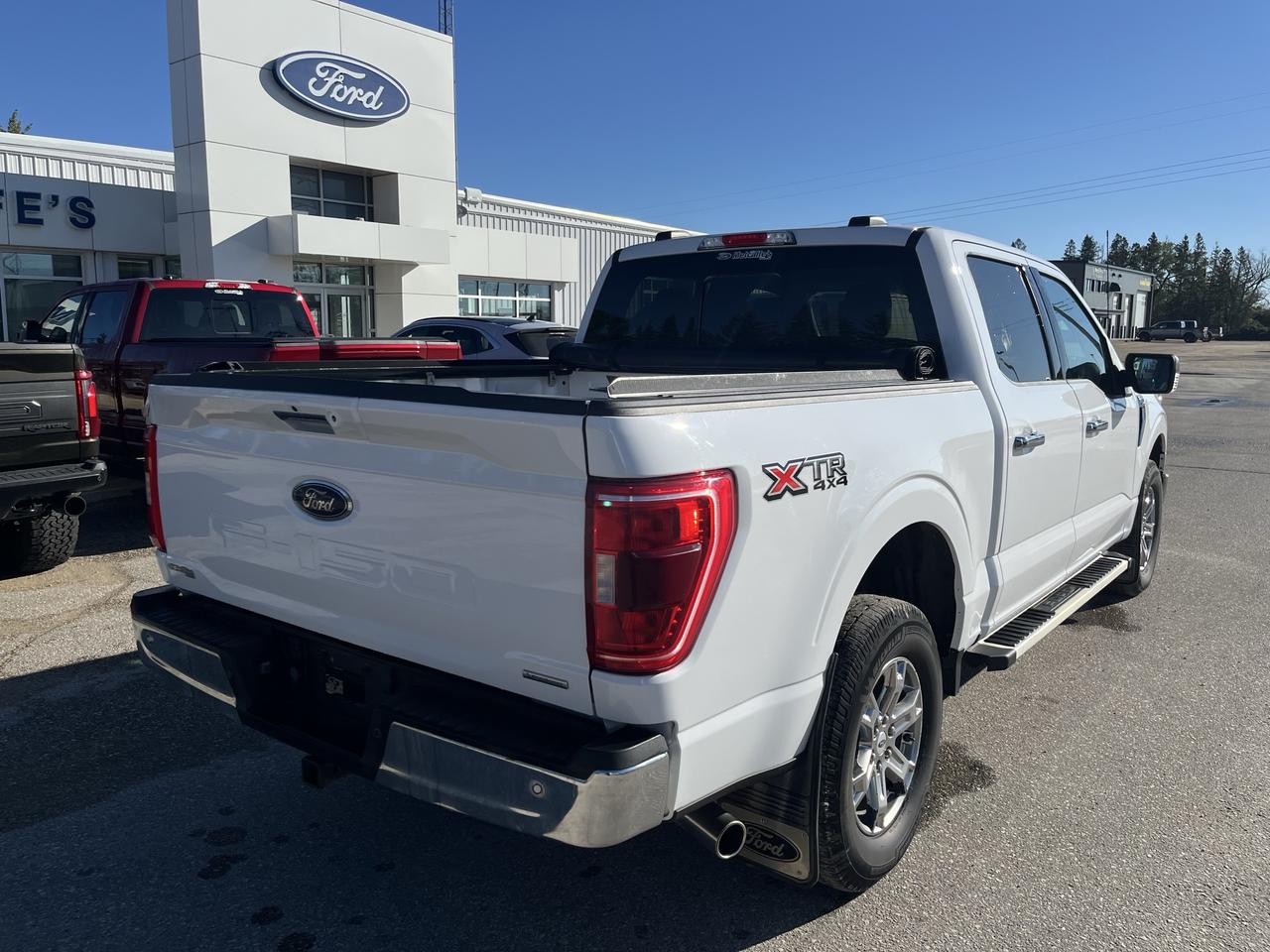 2022 Ford F-150 XLT 4WD SuperCrew 5.5' Box Photo4