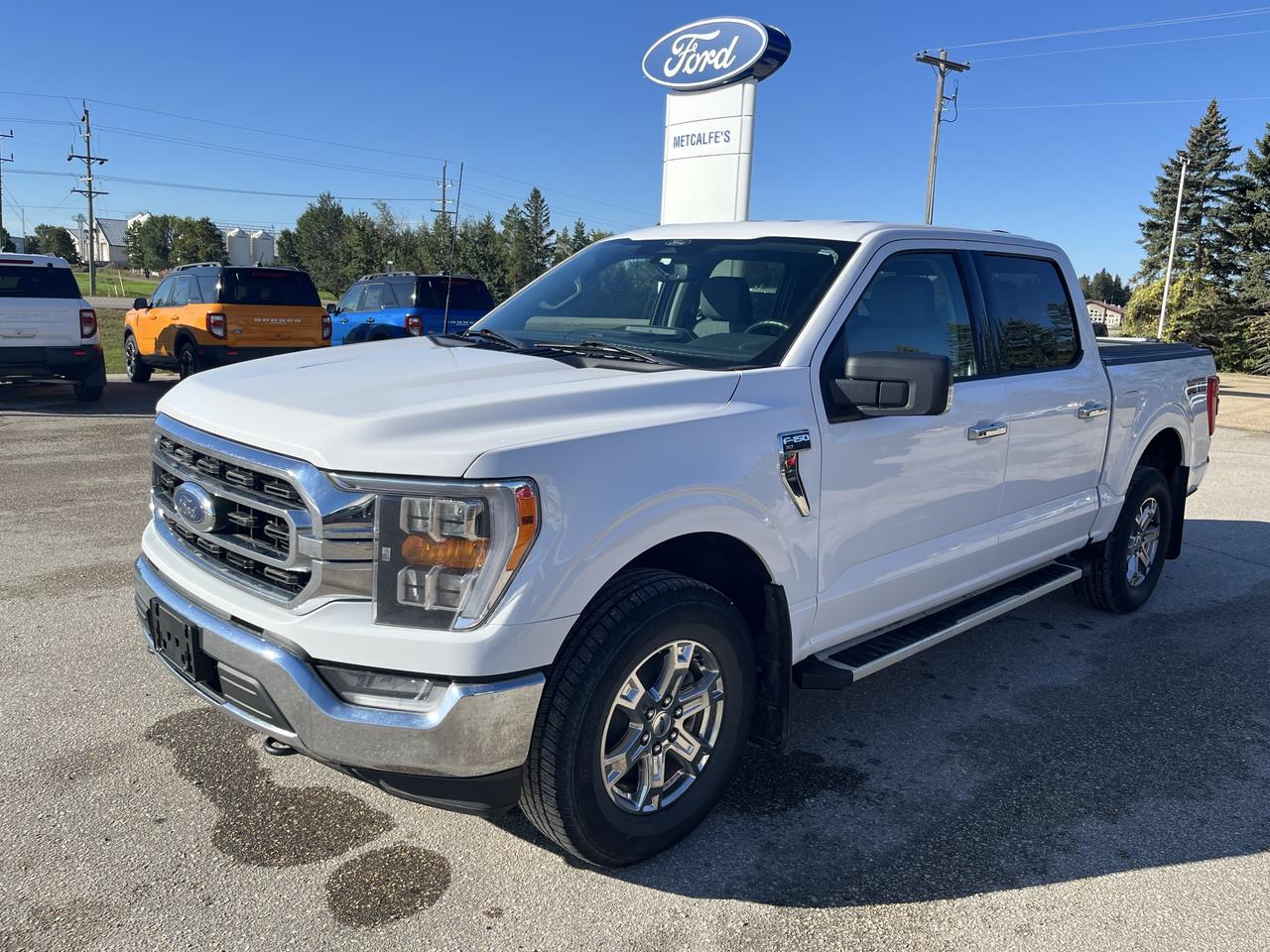 2022 Ford F-150 XLT 4WD SuperCrew 5.5' Box Photo2
