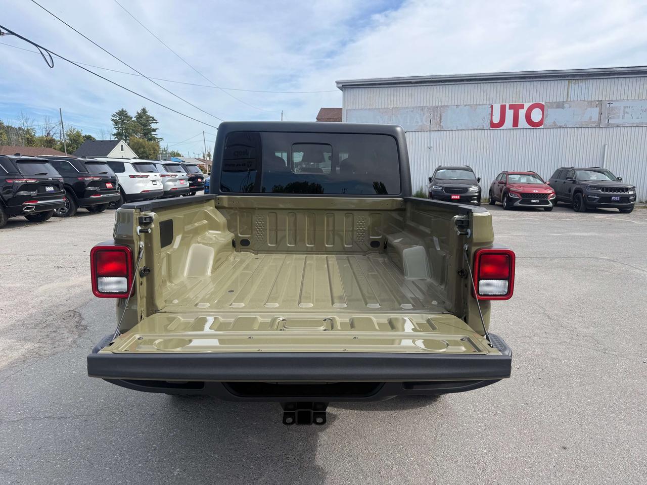 2027 Jeep Gladiator Willys 4x4 Photo