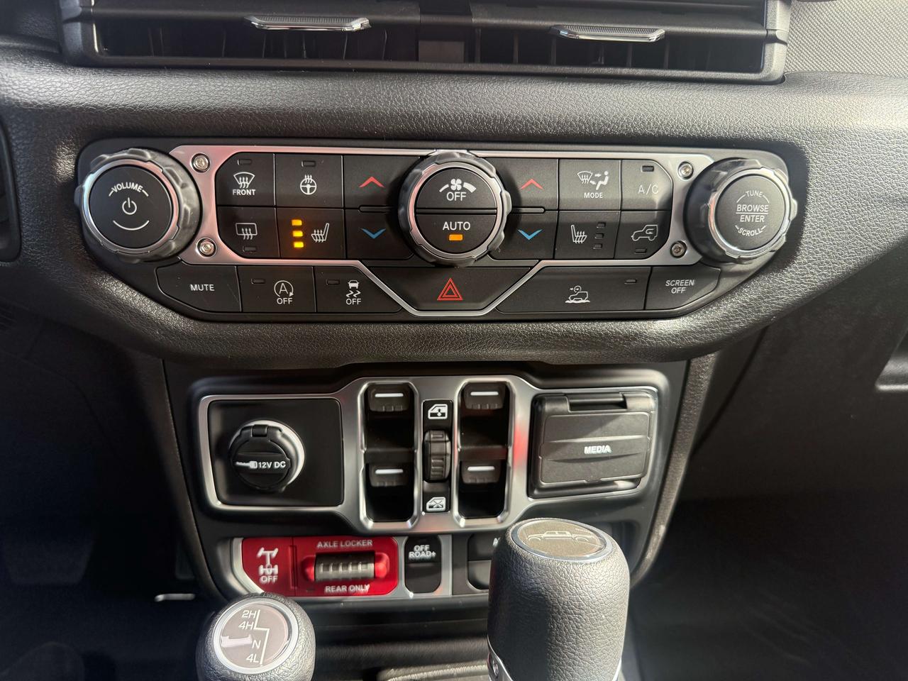 2027 Jeep Gladiator Willys 4x4 Photo