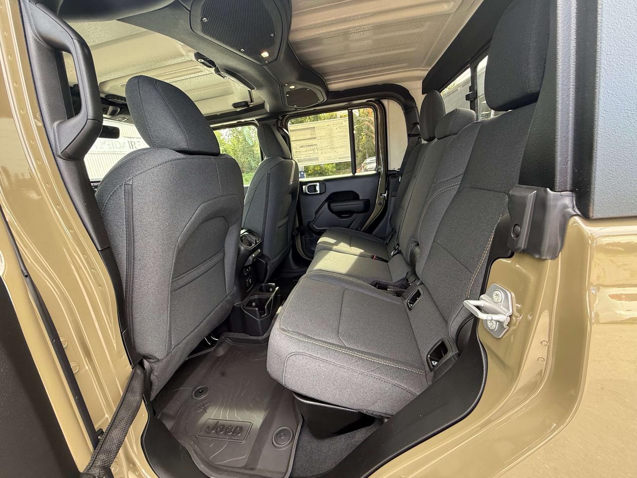 2027 Jeep Gladiator Willys 4x4 Photo