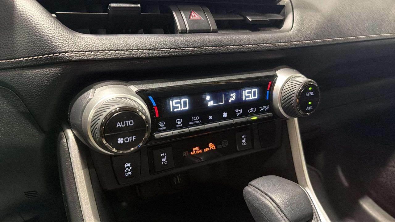 2023 Toyota RAV4 HYBRID LE | CLEAN CARFAX | CARPLAY | HTD SEATS Photo