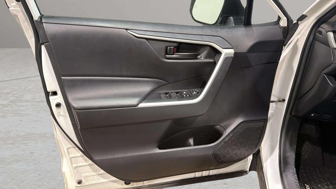 2023 Toyota RAV4 HYBRID LE | CLEAN CARFAX | CARPLAY | HTD SEATS Photo