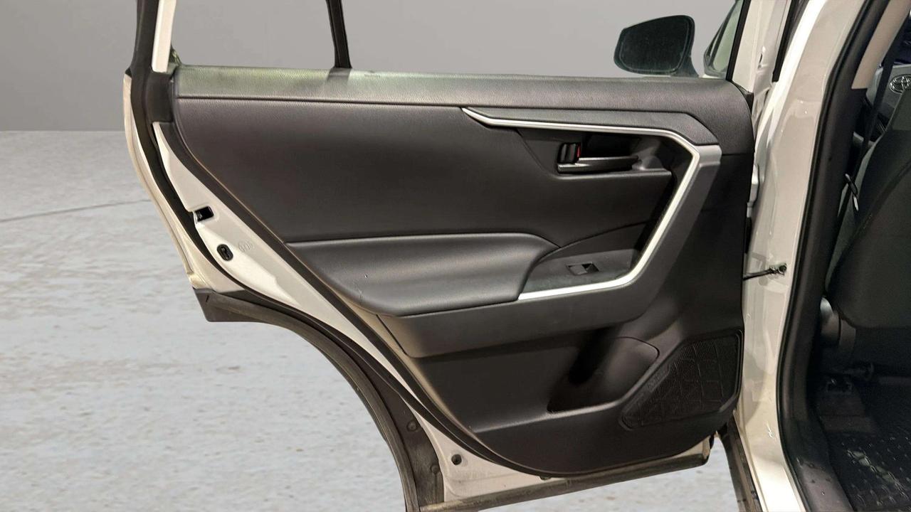 2023 Toyota RAV4 HYBRID LE | CLEAN CARFAX | CARPLAY | HTD SEATS Photo