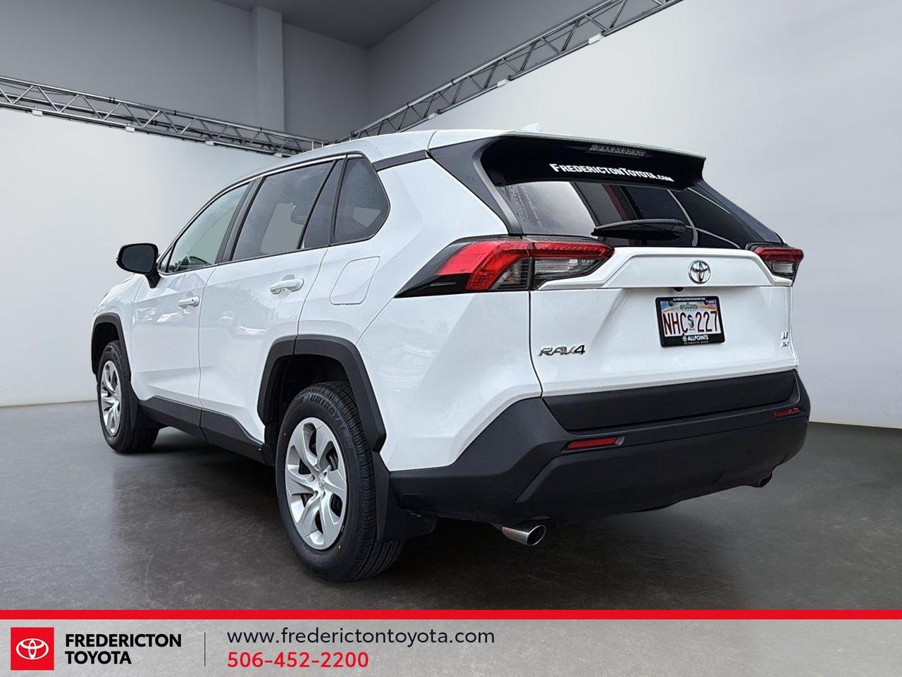 2023 Toyota RAV4 LE Photo3