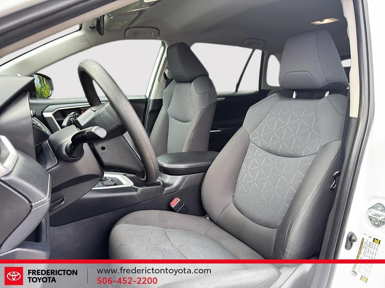 2023 Toyota RAV4 LE Photo