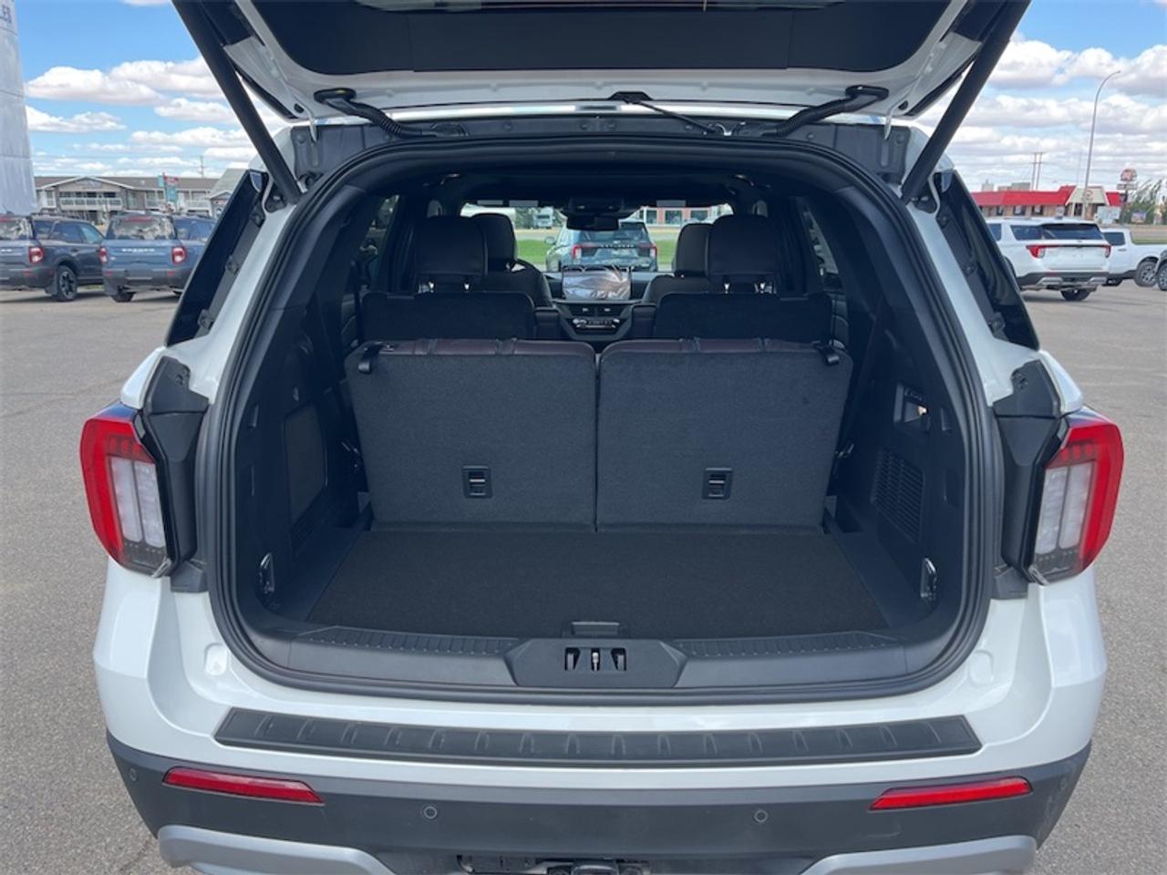 2026 Ford Explorer Platinum  - Leather Package Photo5