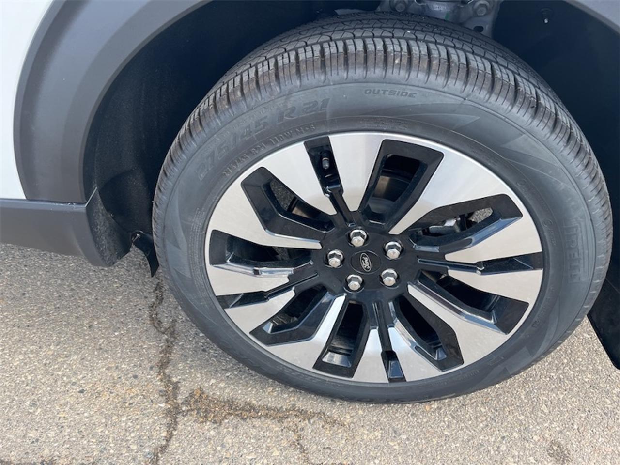 2026 Ford Explorer Platinum  - Leather Package Photo5