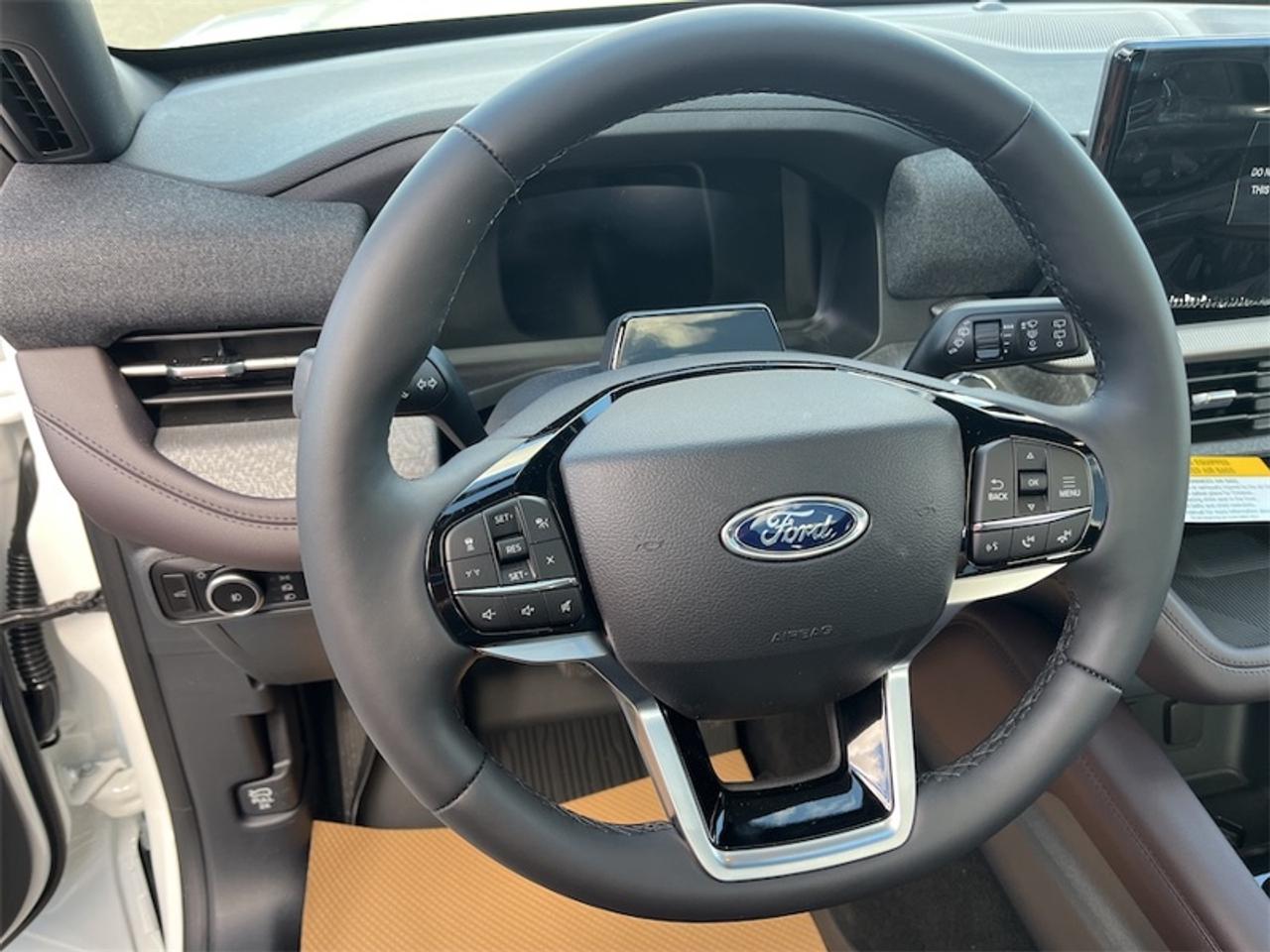 2026 Ford Explorer Platinum  - Leather Package Photo5