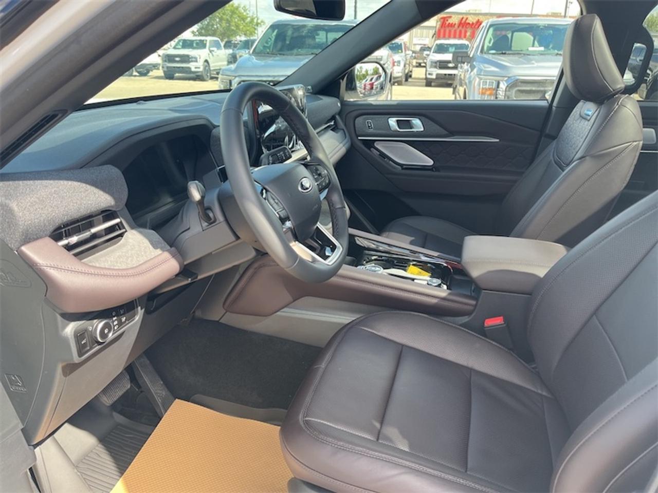 2026 Ford Explorer Platinum  - Leather Package Photo5