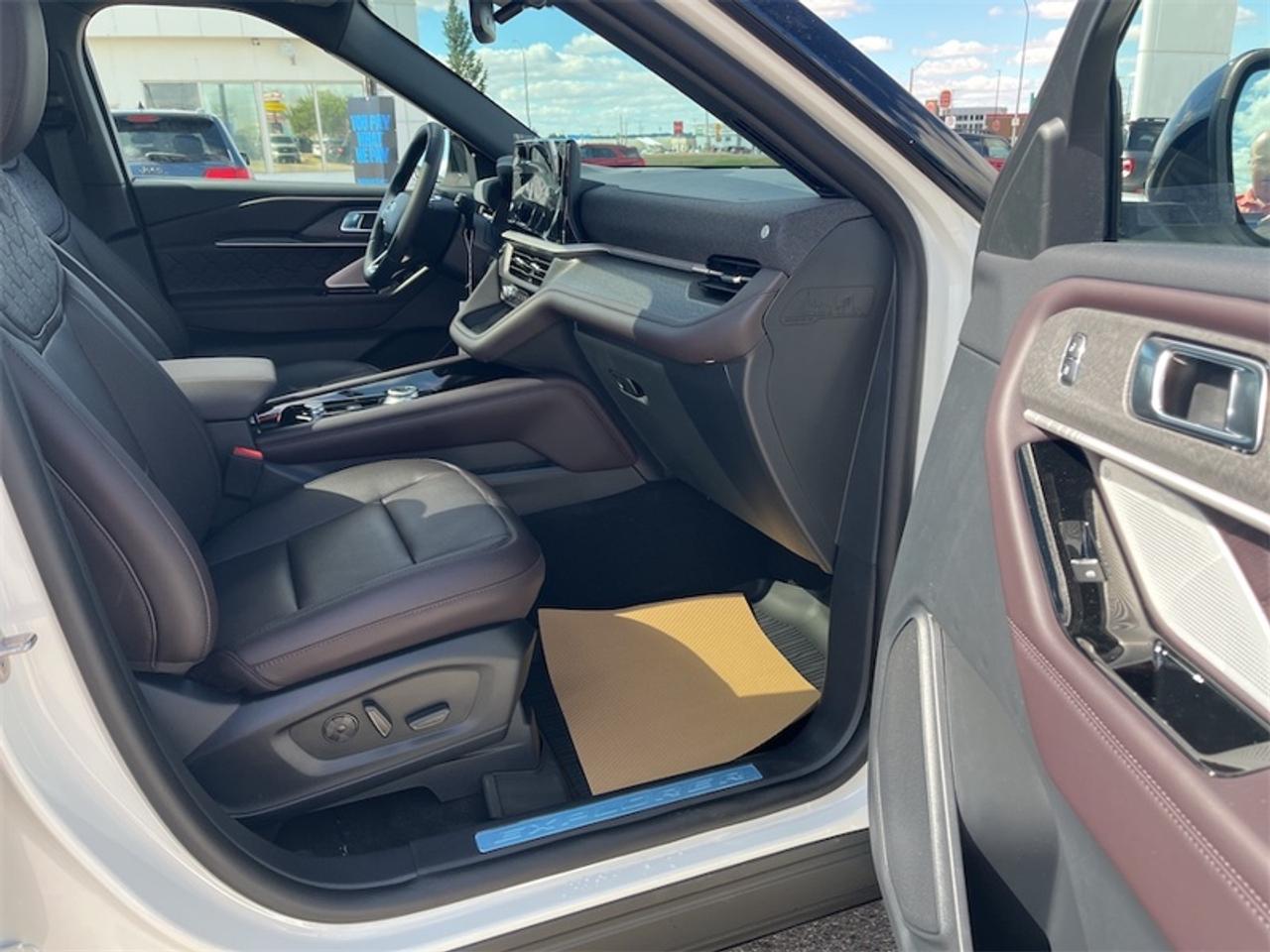 2026 Ford Explorer Platinum  - Leather Package Photo5