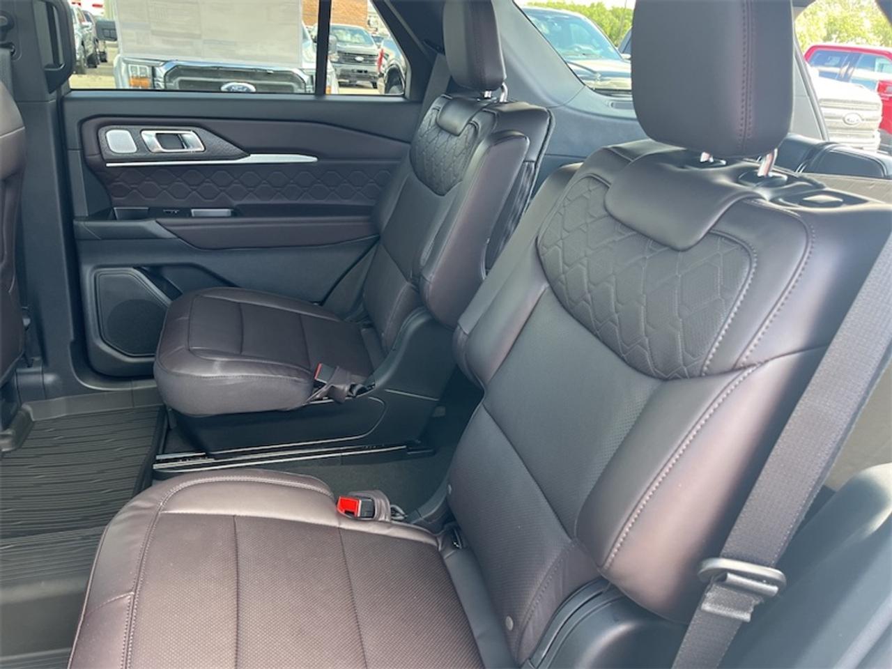 2026 Ford Explorer Platinum  - Leather Package Photo5