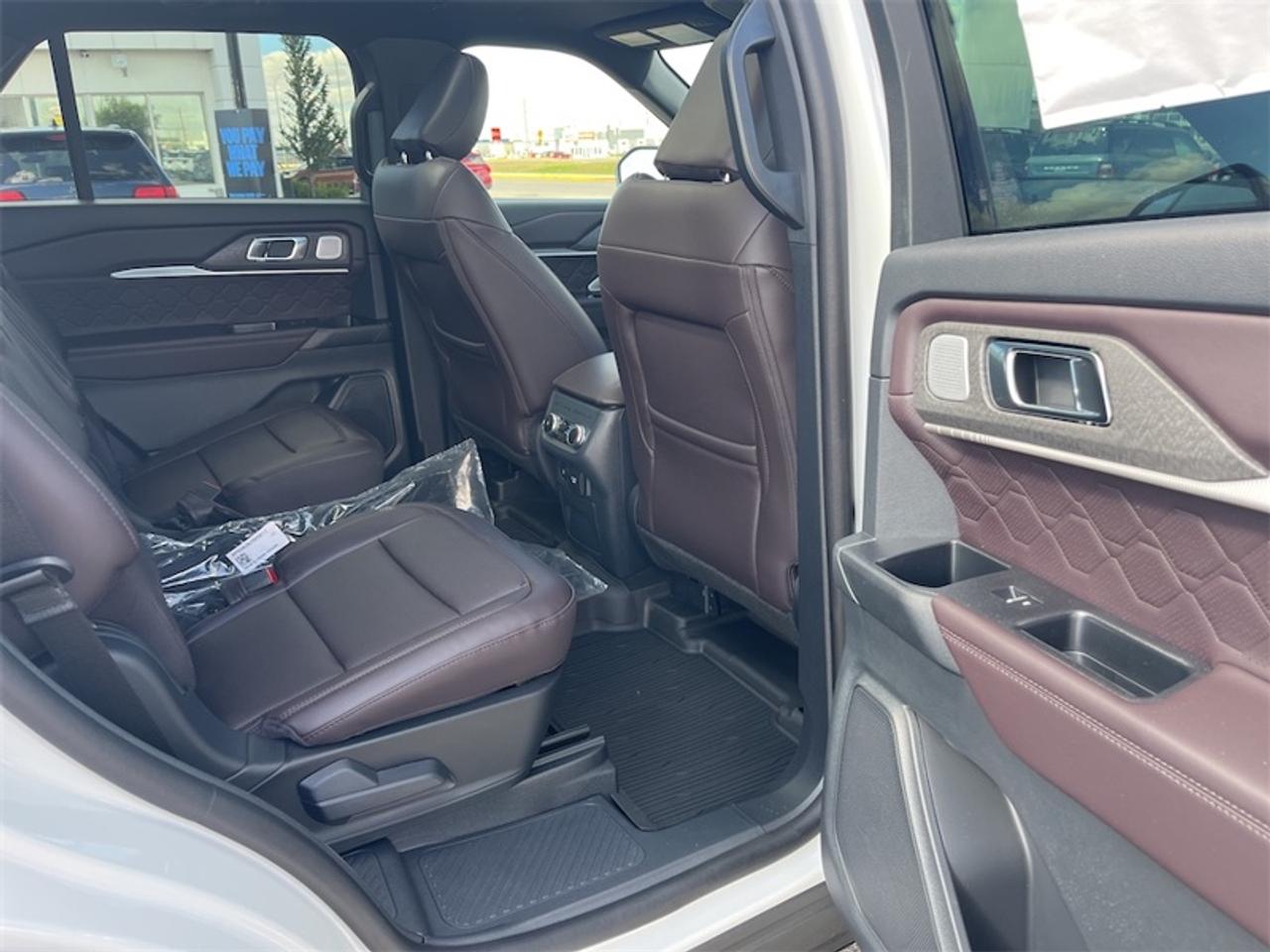 2026 Ford Explorer Platinum  - Leather Package Photo5