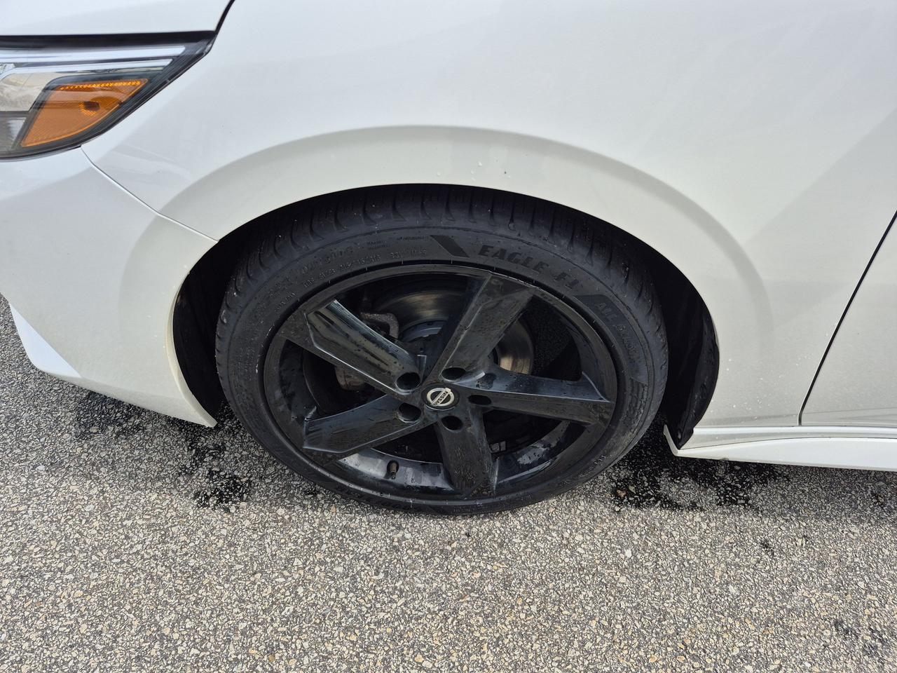2021 Nissan Sentra SR MOONROOF, REMOTE START Photo
